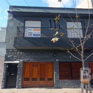 PH fte 5 ambientes 2 baños, balcón, terraza, quincho y garage Versalles