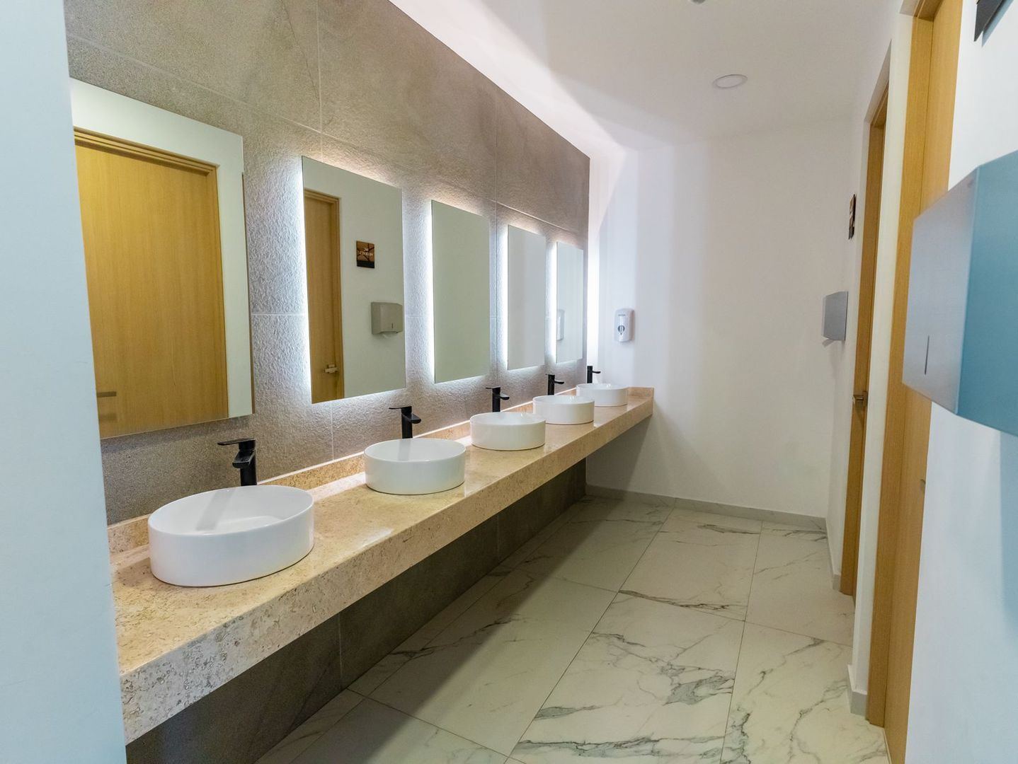 amores baño salon usos multiples.jpg