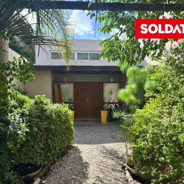 BC El Mirasol, venta/alquiler, muy luminosa, 6 cuartos, play y escritorio. Piscina. Jardin