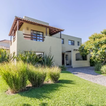 Casa en venta en  Las Liebres, 4 cuartos, gran family. Dependencia. Piscina.
