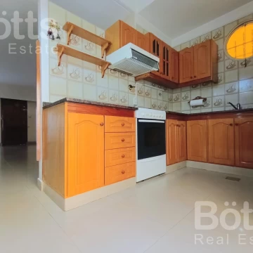 Casa en Venta- 5 amb -cochera 3 autos- patio- parrilla- terraza- A 5 cuadras de Plaza Irlanda