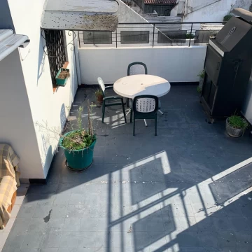 Venta Ph a refaccionar con gran local en PB