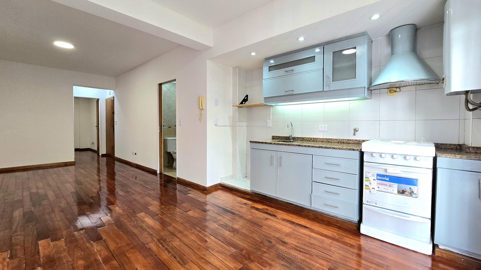 Cocina integrada al espacio.