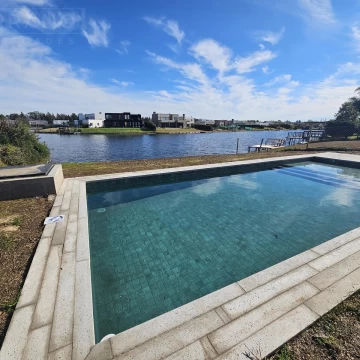 Venta casa 7 ambientes al agua en San Matias, Escobar