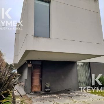 Residencia de Categoría en venta Modernidad y Categoría en City Bell.