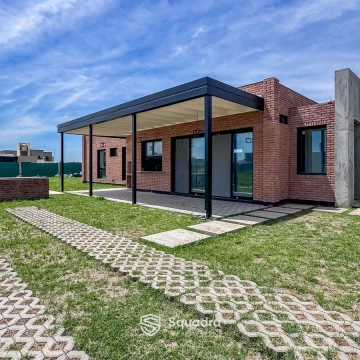 VENTA - Casa de 2 dormitorios y pileta. Don Mateo, etapa 3, Funes.