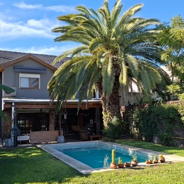 Casa en Venta de 6 Dormitorios Pileta, Jardin y Quincho - Cochera cubierta - Victoria