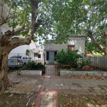 VENTA CASA 4 AMBIENTES EN QUILMES OESTE A REFACCIONAR