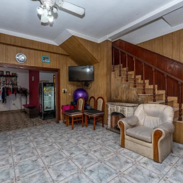 Casa en esquina | 3 dormitorios, garage y terraza | Nueva Pompeya