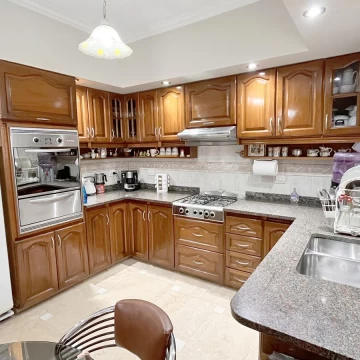 Casa 5 ambientes Barrio Naón