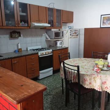 VENTA. CASA MAS DEPTO LA TABLADA. LOTE PROPIO. MULTFAMIILIAR.