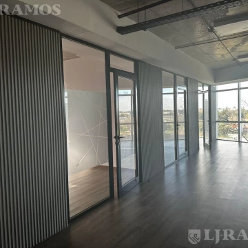 Oficinas SportClub en Escobar!  Excelente ubicación - PG