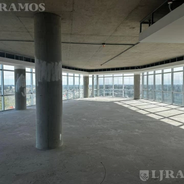 Oficinas SportClub en Escobar!  Excelente ubicación - PG