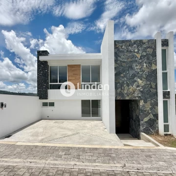 CASA EN VENTA EN FRACCIONAMIENTO FARASI, HARAS DEL BOSQUE