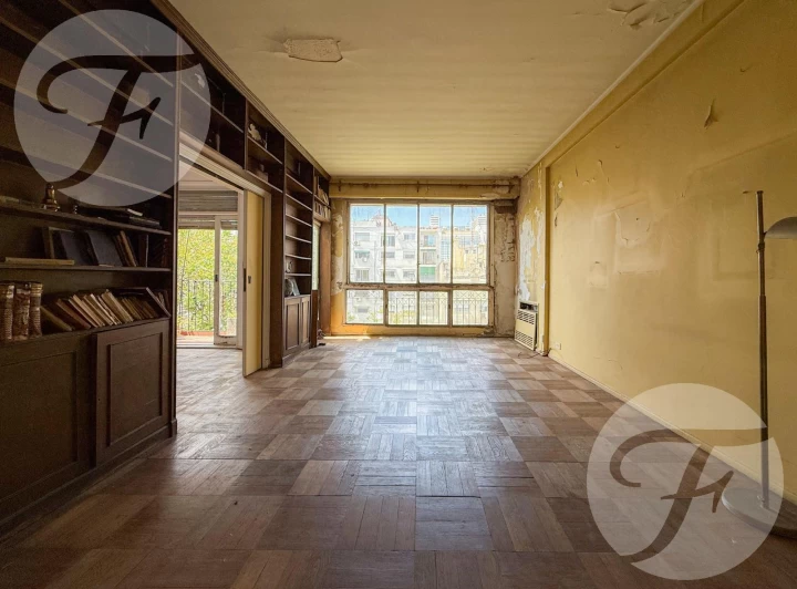 4 ambientes a renovar — Piso 8° con vista a pulmón único en Plaza San Martín - Apto Credito