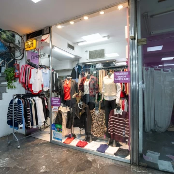 Venta Local Comercial con Depósito en Galería del Sol