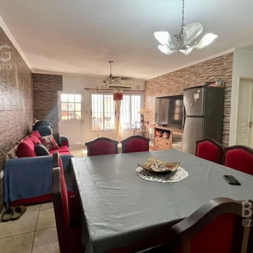 Departamento amplio con patio, en venta en La Plata