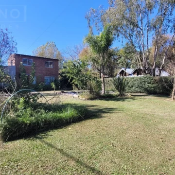 Venta. Casa 3 Ambientes. 2 Plantas. Pileta. En esquina. Parque Sakura. Exaltación De La Cruz