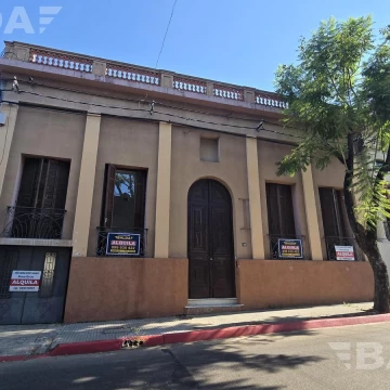 Casa con veinte habitaciones en el centro de Salto
