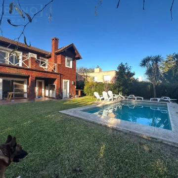 Venta casa 5 ambientes con jardin y pileta en Maschwitz Privado