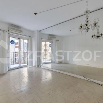 Departamento en venta en Recoleta. Dos dormitorios, pileta en el edificio