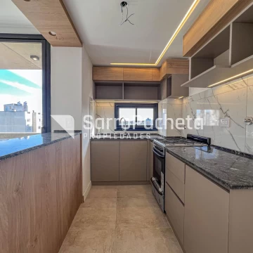 Venta departamento 3 ambientes en Moron centro (1°E)