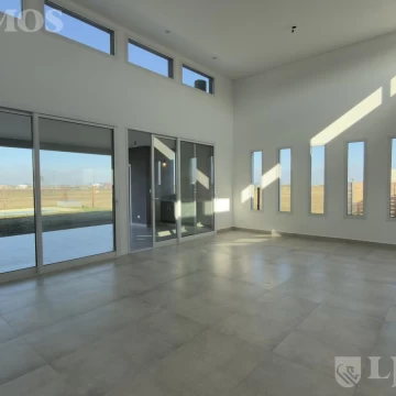 Casa en Venta a Estrenar en LAGO CENTRAL PG
