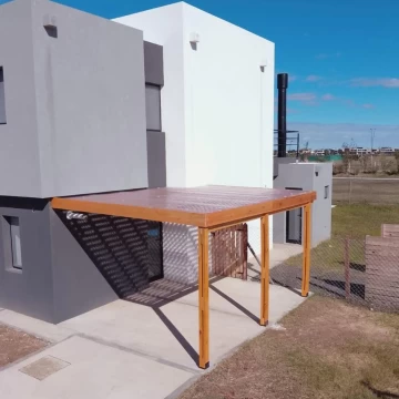 Casa en Venta a estrenar con Pileta y vistas abiertas INTERNA NATIVAS PGA