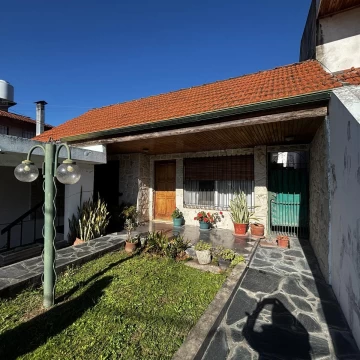 VENTA CASA 4 AMBIENTES EN VILLA CRAMER BERNAL