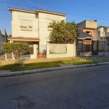 VENTA CASA CON DEPARTAMENTO CON COCHERA EN SAN JUSTO APTO CREDITO