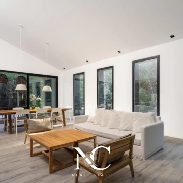 Casa en venta en Costa Esmeralda con fondo libre