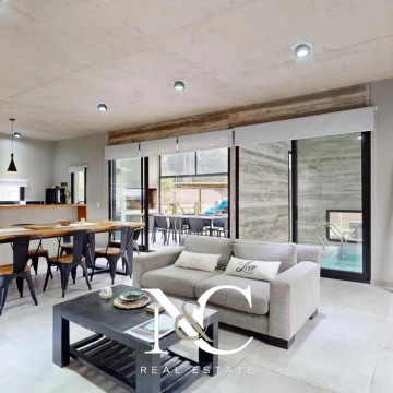 Casa en venta en Costa Esmeralda con fondo libre