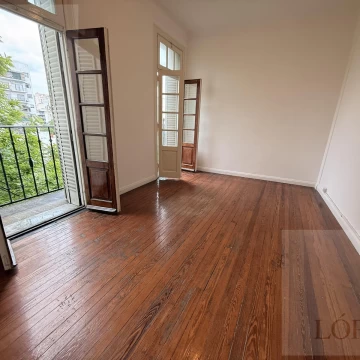 Venta Departamento 2 ambientes en CABA con 3 balcones al frente - Muy luminoso!