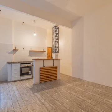 Venta. Dos ambientes refaccionado a nuevo con patio en Almagro
