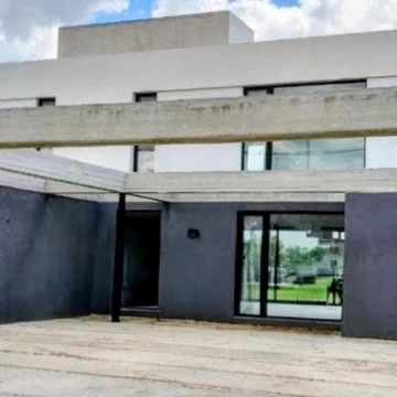 Casa de tres dormitorios en venta, La Plata