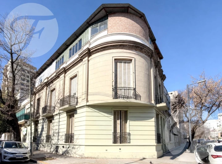 PH de época a refaccionar en Esquina | 5 ambientes | 162 m² totales | Floresta