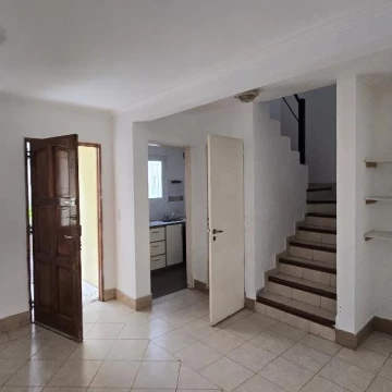 CASA TIPO DÙPLEX. JARDÎN.BARRIO JARDINES DE ESCOBAR. BAJAS EXPENSAS.AMENITIES