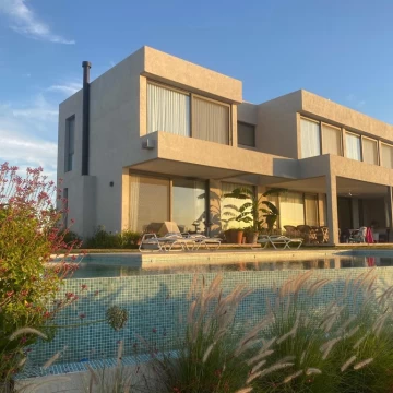 Casa al lago en venta 4 dormitorios