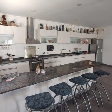 Casa Challao Nuevas Quintas, 4 dormitorios, 3 baños, pileta , acepta permuta, Finanaciación