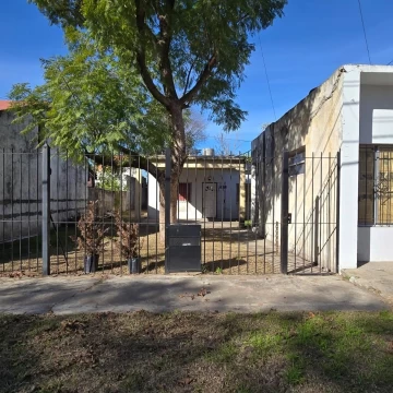 Casa americana/deposito 2 dormitorios parque local Ituzaingo