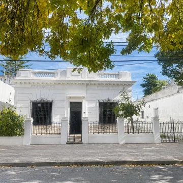 Casa Alquiler en Av Segurola 3600