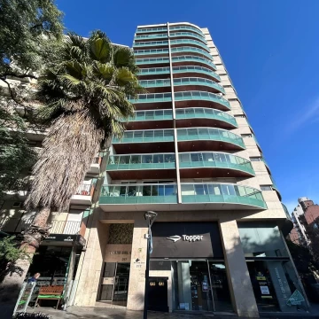 Departamento en Alquiler | 1 Dormitorio | Frente con Balcón | Edificio de Categoría