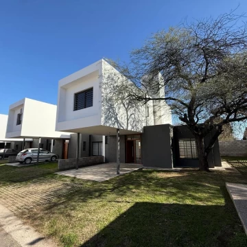 VENTA – Dúplex de 2 dormitorios apto crédito en Argüello