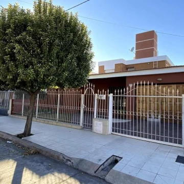 Casa de 4 dormitorios en venta en barrio La France - APTO BANCOR