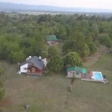 Complejo de 4 Casas de campo con costa de río propia en Reartes (Fondo de comercio activo)