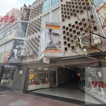 ALQUILER – Local comercial con amplia vidriera en pleno Centro de Córdoba