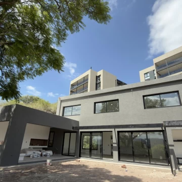 VENTA – Casa a estrenar de 3 dormitorios con vista a las sierras en La Cuesta