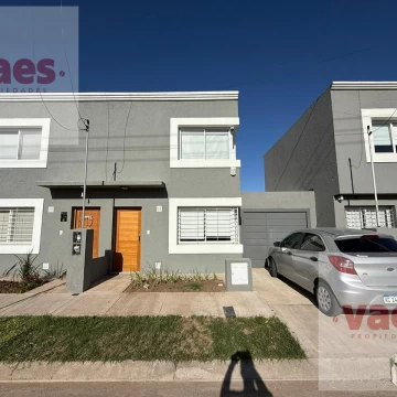 VENTA – Dúplex de 2 dormitorios con seguridad 24 hs en Valle Cercano