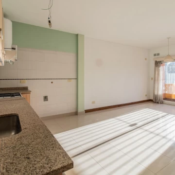 PH en Venta de 3 ambientes con balcón en Flores Sur