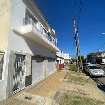 Lanus 4 ambientes   terreno   local y cochera